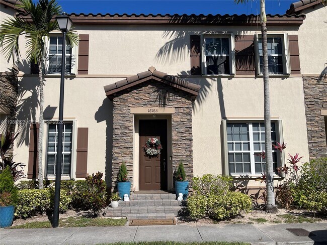 Building Photo - 16963 SW 92nd St