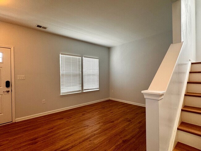 Building Photo - 145 Holly Hill Dr