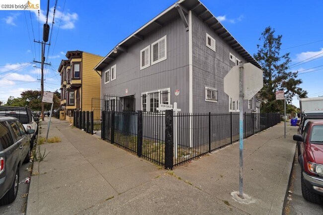 Building Photo - 402 Bissell Ave