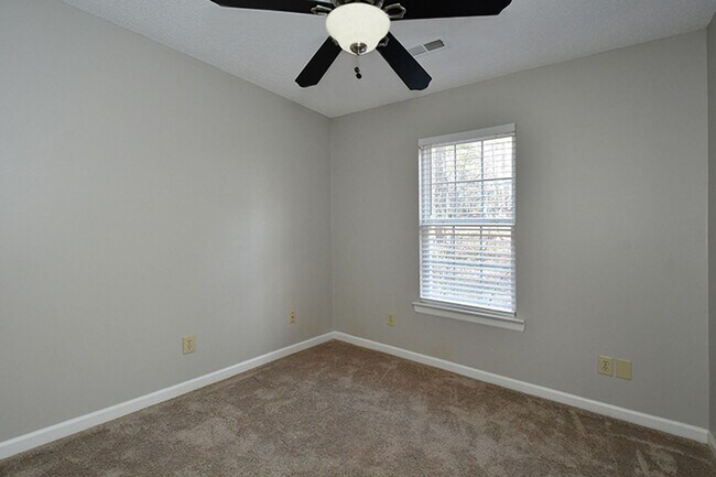 Building Photo - 116 Milbros Ln