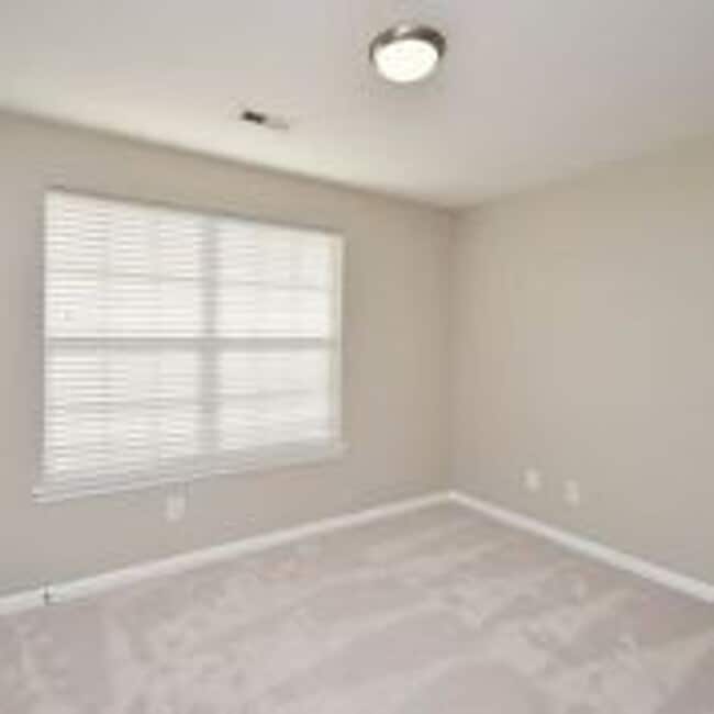 Building Photo - Lovely, Move in Ready 2 Bedroom in Stallin...