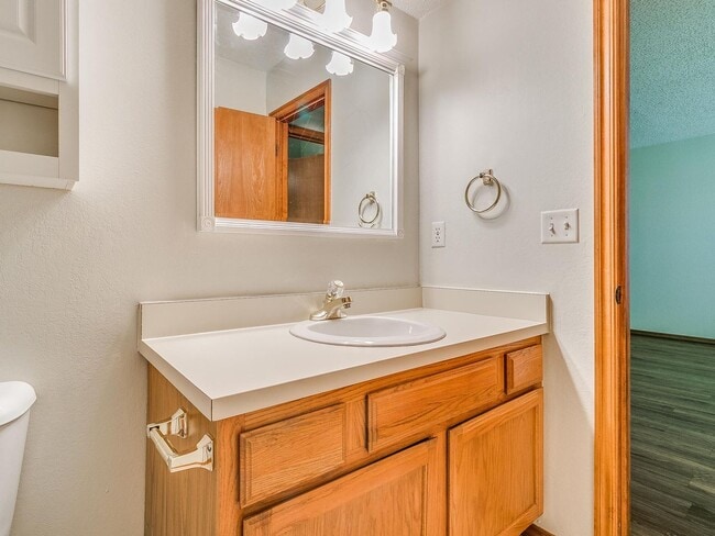 Building Photo - Adorable duplex in Norman