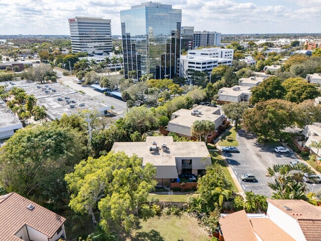 Building Photo - 1700 Embassy Dr