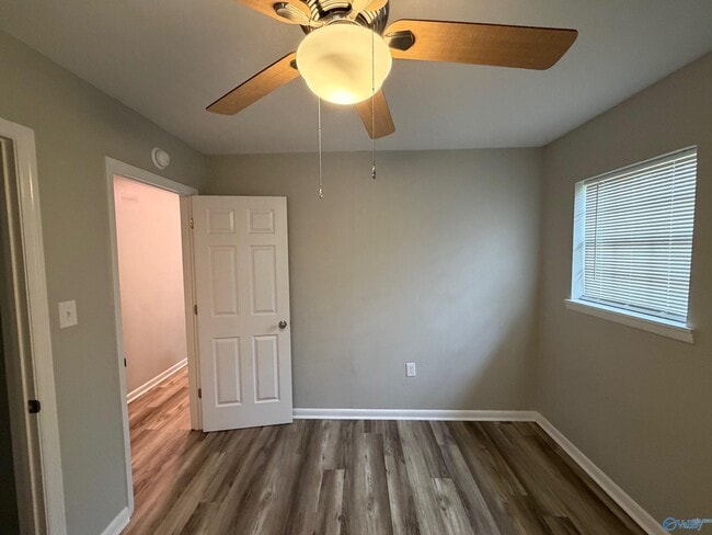 Building Photo - 1087 Seminary St