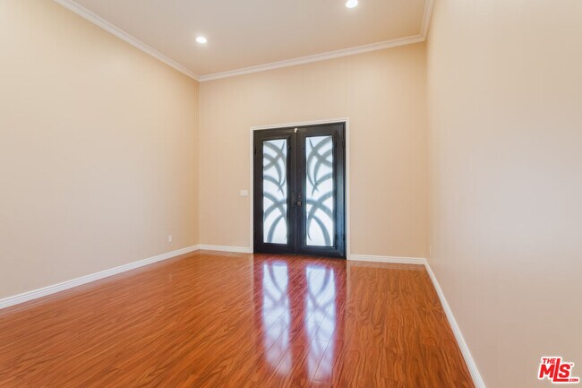 Building Photo - 9047 Riderwood Dr