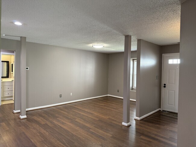 Building Photo - 1301 Eagles Trace Path
