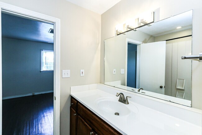 Building Photo - 2517 33rd St