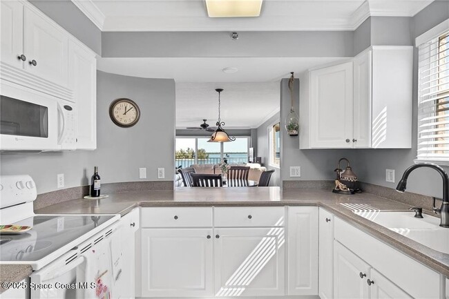 Building Photo - 6061 N River Run Dr