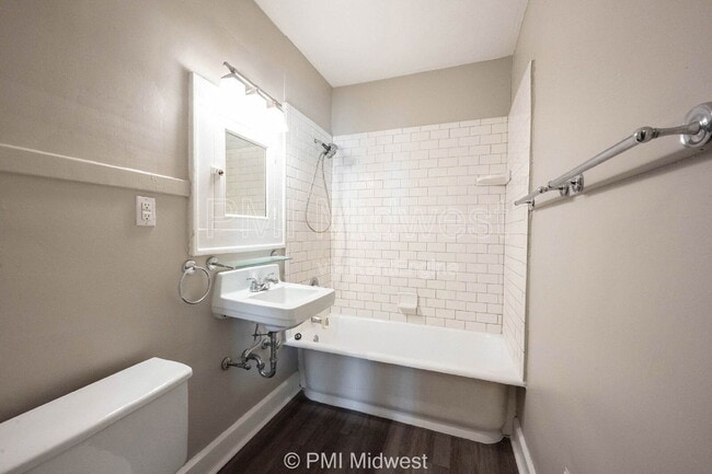 Building Photo - 4905 Broadway St