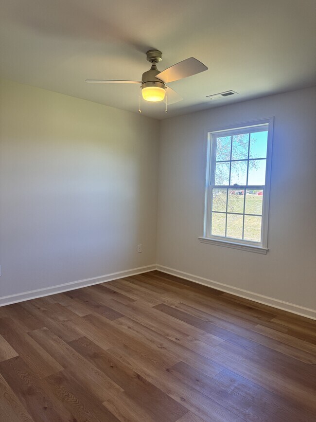 Building Photo - 204 Landmark Dr