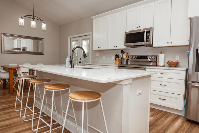 Building Photo - 2810 Pinnacle Point Dr