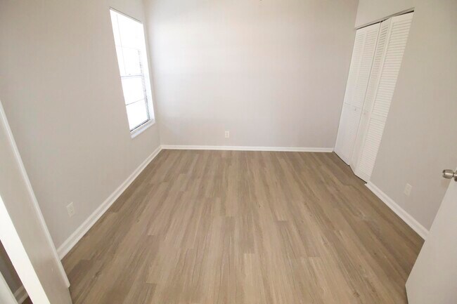 Building Photo - 9220 Roan Ln