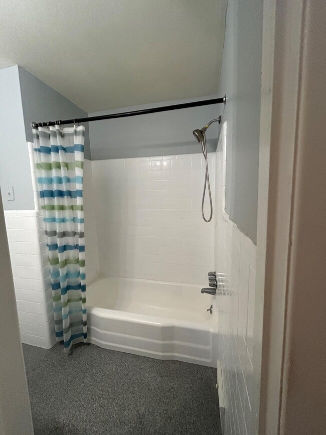 Building Photo - 523 Donna Cir