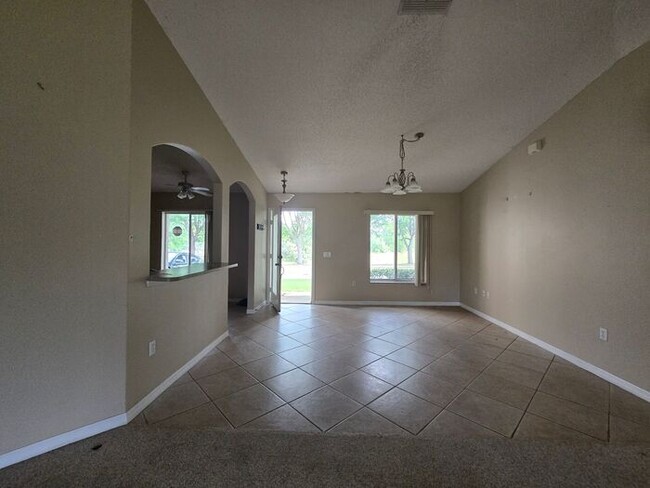 Building Photo - Beautiful home located in Deltona. 3/2