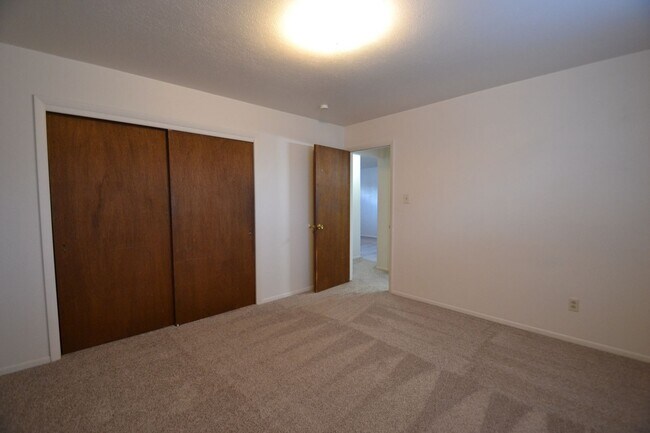 Building Photo - 1201 Holland Park Blvd