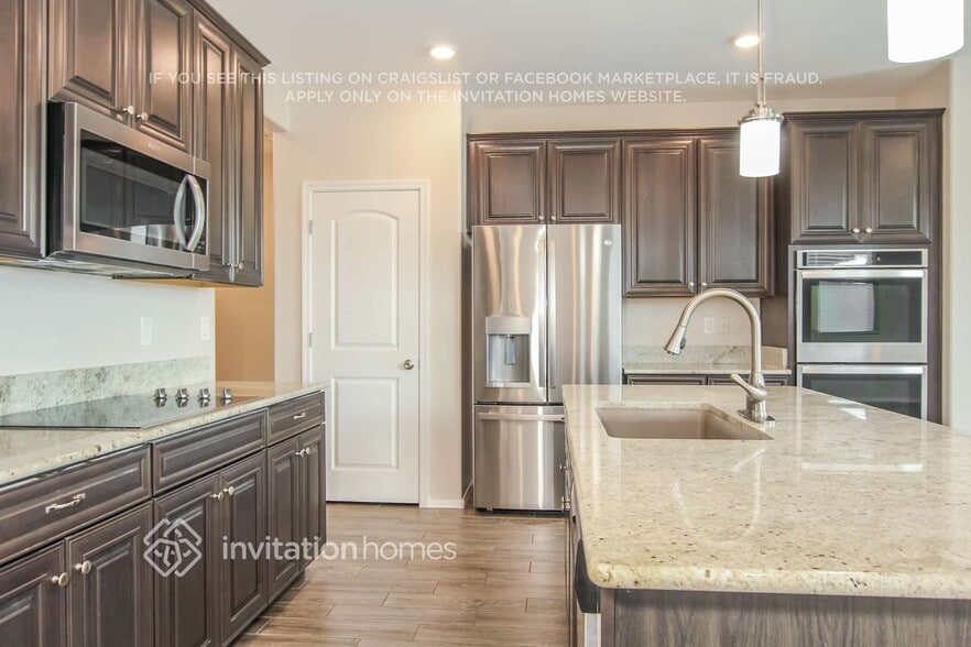 Building Photo - 12651 W Glenn Dr