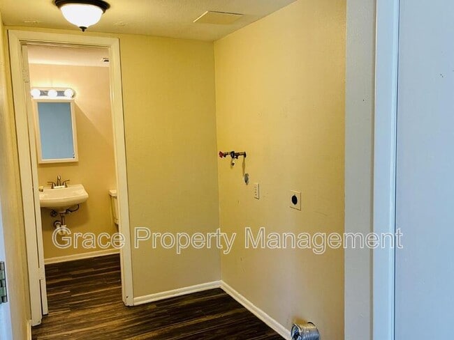 Building Photo - 4669 E 115th Ct