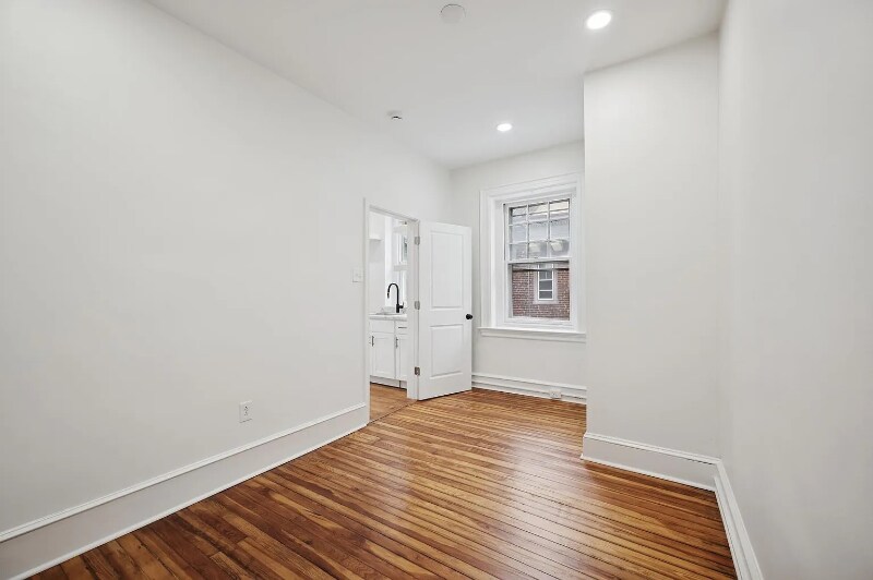 Building Photo - 236 Harvey St