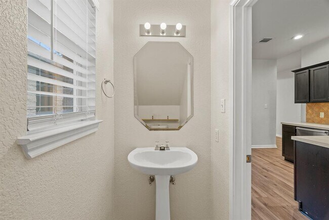 Building Photo - 5639 Taylorcrest Dr