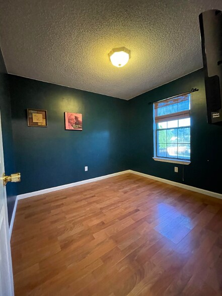 Building Photo - 2169 Estate Cir