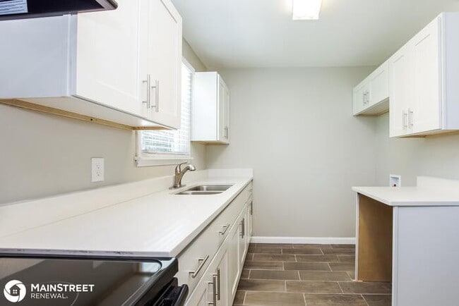 Building Photo - 5320 Southampton Rd, Charlotte, NC 28217