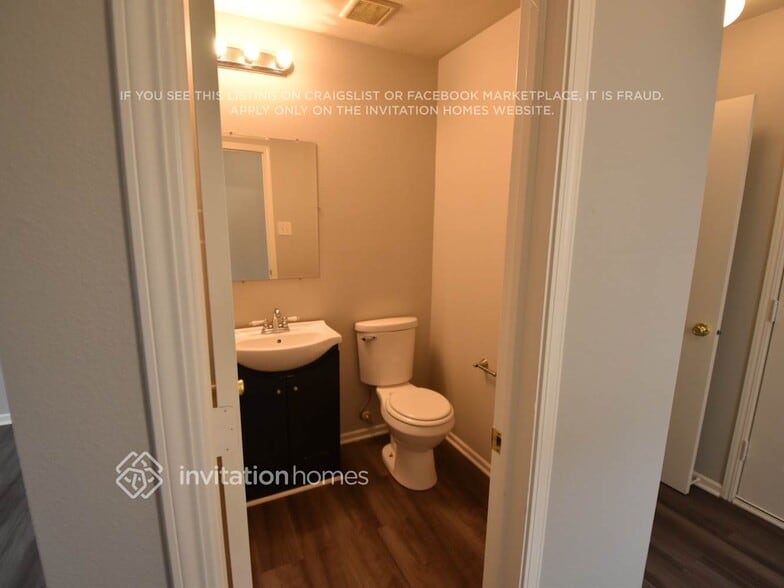 Building Photo - 165 Hunter Park Dr