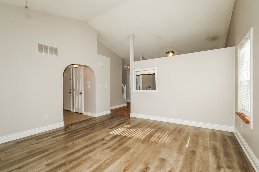 Building Photo - 10207 Carmine Dr