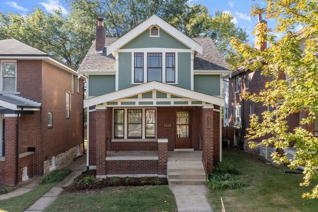 Building Photo - Hi-Pointe Adjacent House!