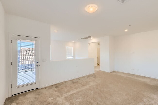 Building Photo - Beautiful 4 bed, 4.5 bath, 3 car garage with full casita!