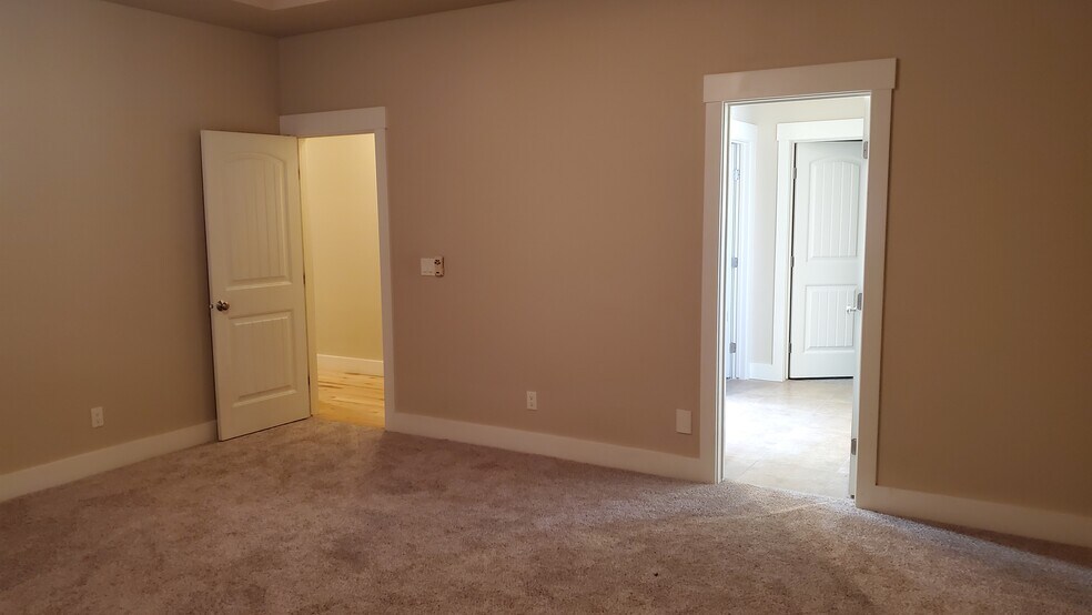 Building Photo - 638 W Cedar Pointe Way
