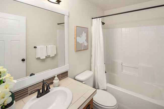 Building Photo - 1363 Chelsea Walk NE