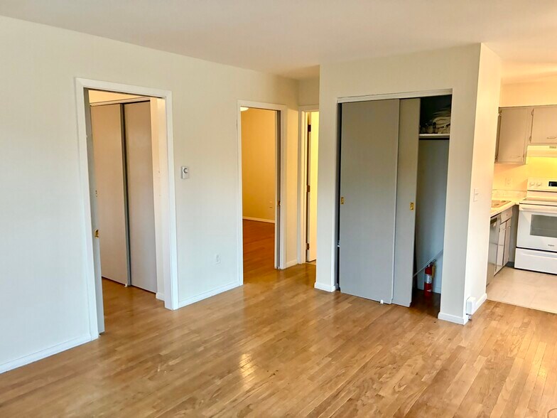 Building Photo - 309 Sandra Dr