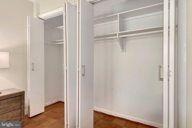 Building Photo - Beautiful 1BR/1BA in Downtown Bethesda. Al...