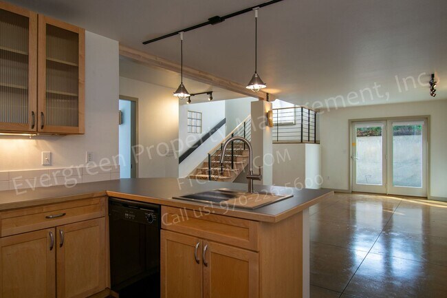 Building Photo - 419 W Mountain Ave