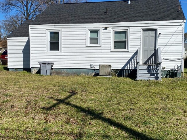 Building Photo - 413 Colonial Ave