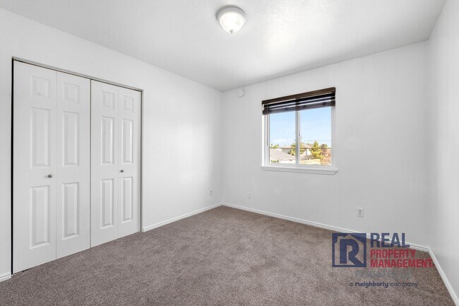 Building Photo - 1215 Cottage Ave