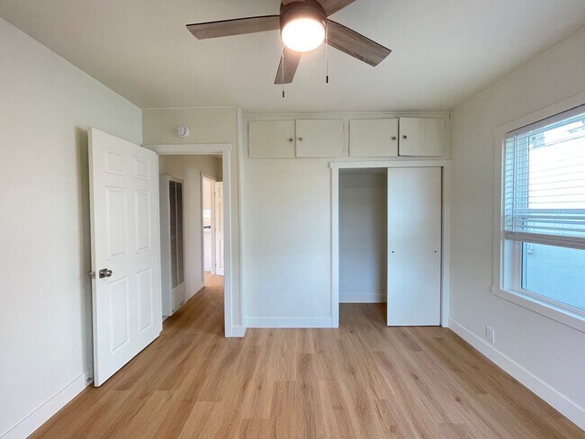 Building Photo - G22500E