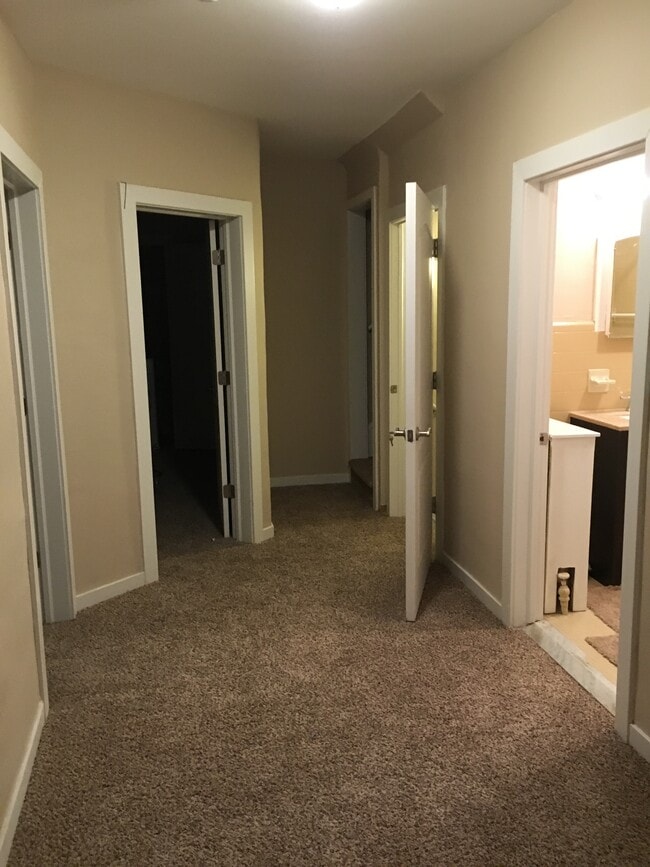 Building Photo - 714 Station Ave