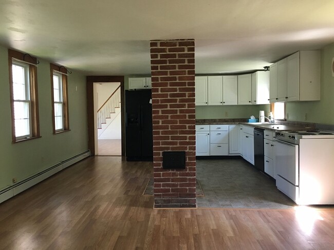 Building Photo - Single Family Home