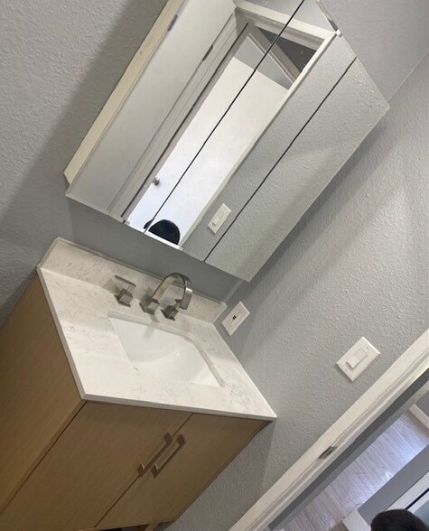 Building Photo - 520 N Prospect St