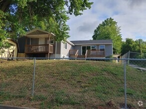 Building Photo - ROOM TO ROAM! NORTHSIDE PARKERSBURG 4 BEDROOM