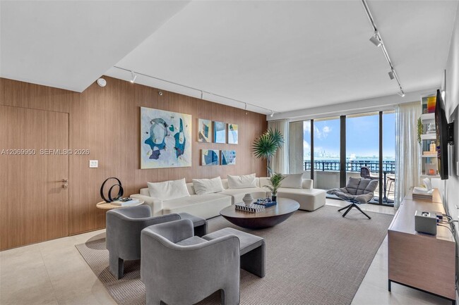 Building Photo - 251 Crandon Blvd