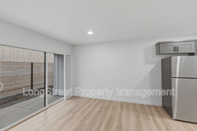 Building Photo - 816 S 19th St