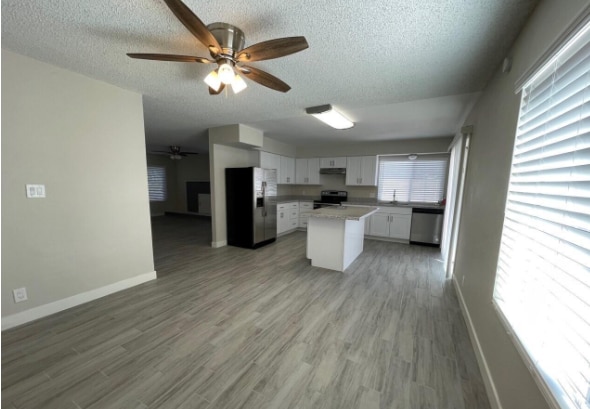 Building Photo - 639 W Grove Cir