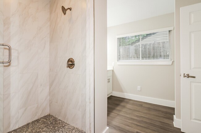 Building Photo - 4515 Sylvan Glen Dr