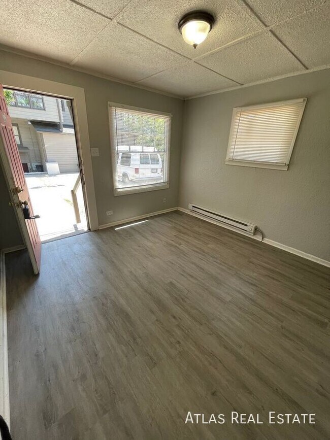 Building Photo - 616 N Weber St