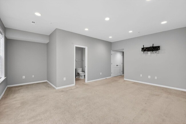 Building Photo - 8601 Sweet Rose Ct