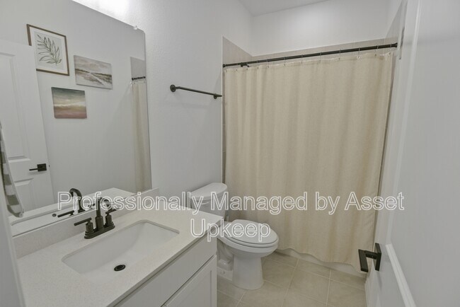 Building Photo - 702 Charity Dr