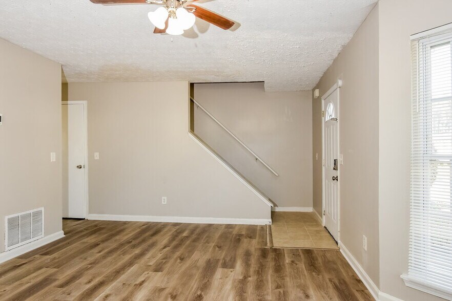 Building Photo - 3571 Hopkins Ct