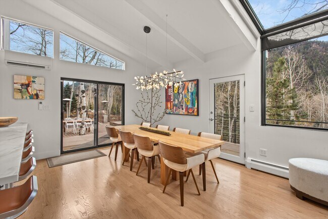 Building Photo - 262 Eastwood Rd